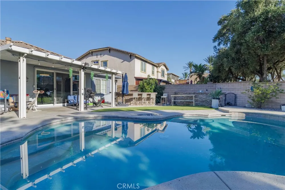 6043 Camargo Place Fontana, CA 92336
