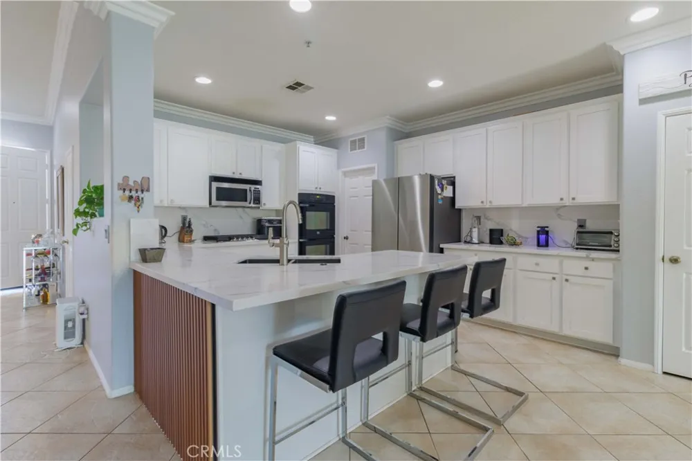 6043 Camargo Place Fontana, CA 92336