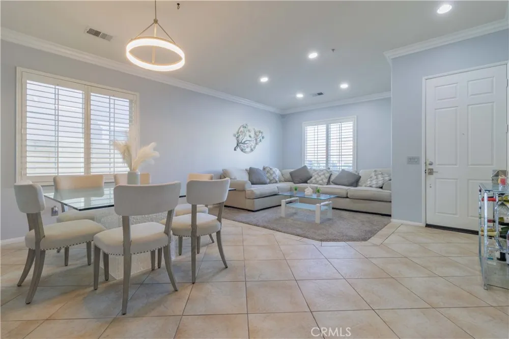 6043 Camargo Place Fontana, CA 92336