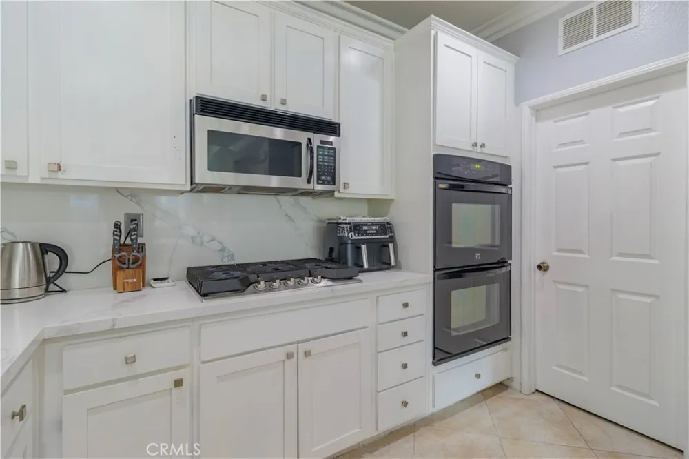 6043 Camargo Place Fontana, CA 92336