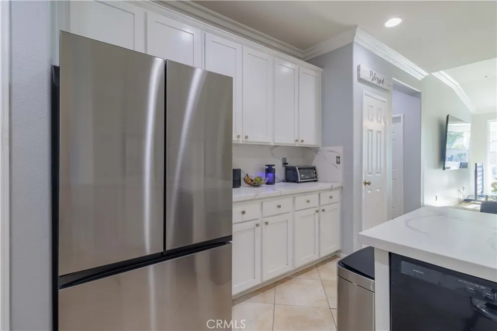 6043 Camargo Place Fontana, CA 92336