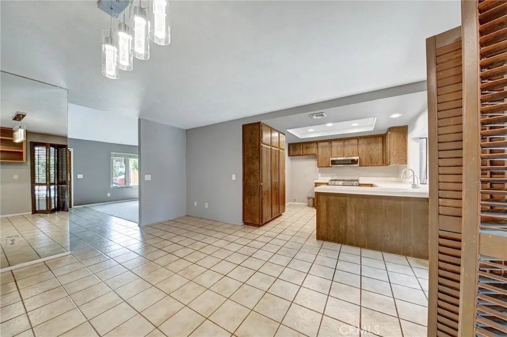 6714 Rhea Los Angeles, CA 91335