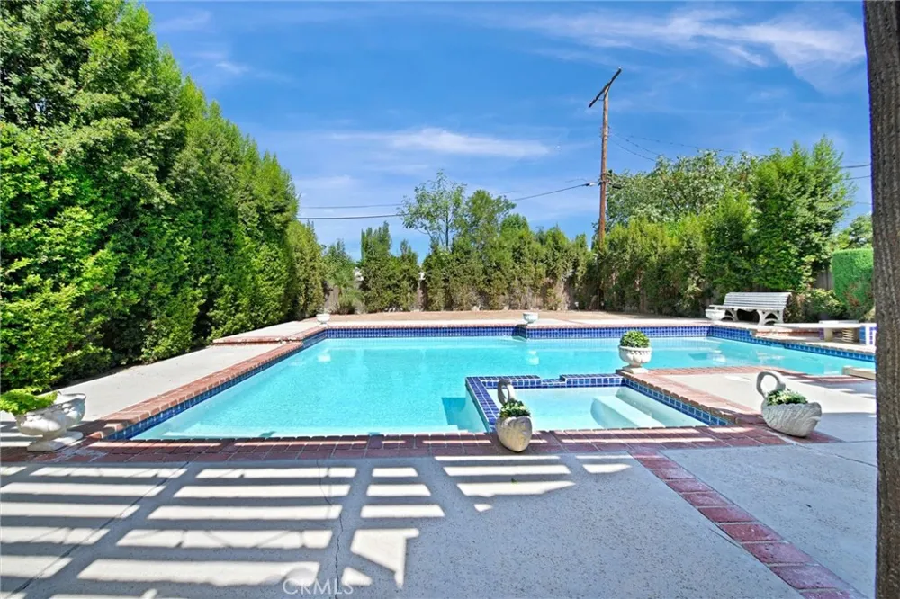 6714 Rhea Los Angeles, CA 91335