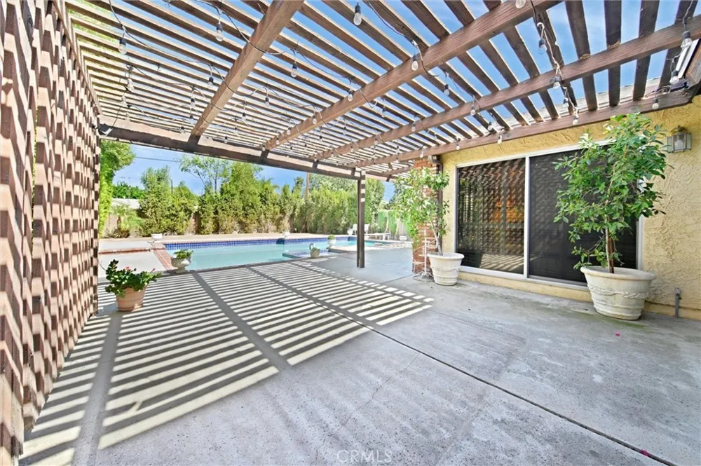 6714 Rhea Los Angeles, CA 91335