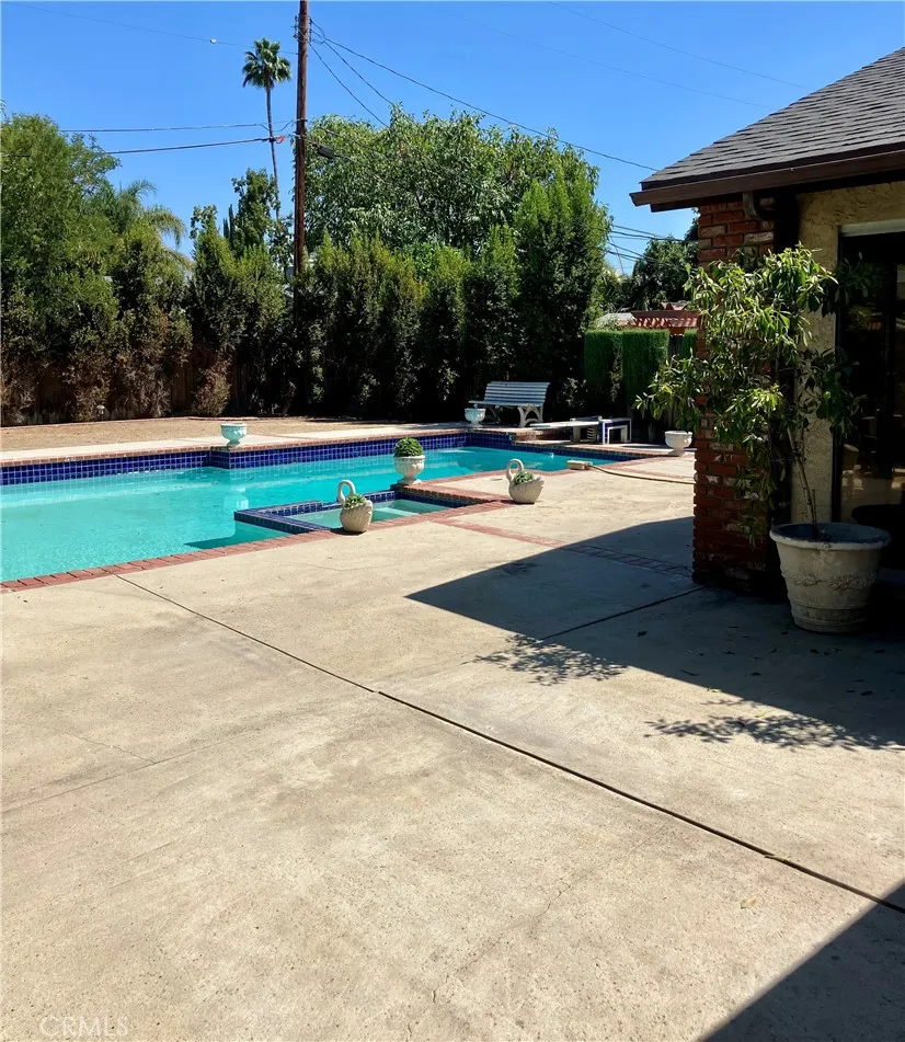 6714 Rhea Los Angeles, CA 91335