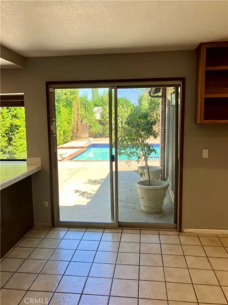 6714 Rhea Los Angeles, CA 91335