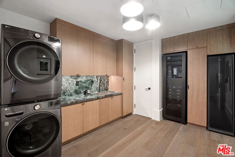 8420 W Sunset Boulevard #504 West Hollywood, CA 90069
