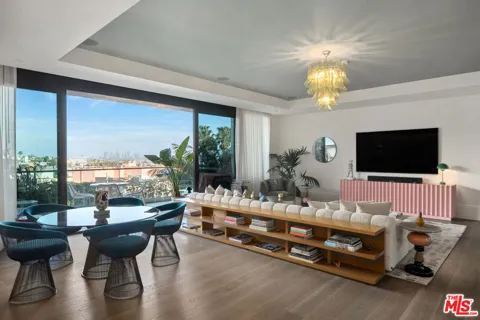 8420 W Sunset Boulevard #504