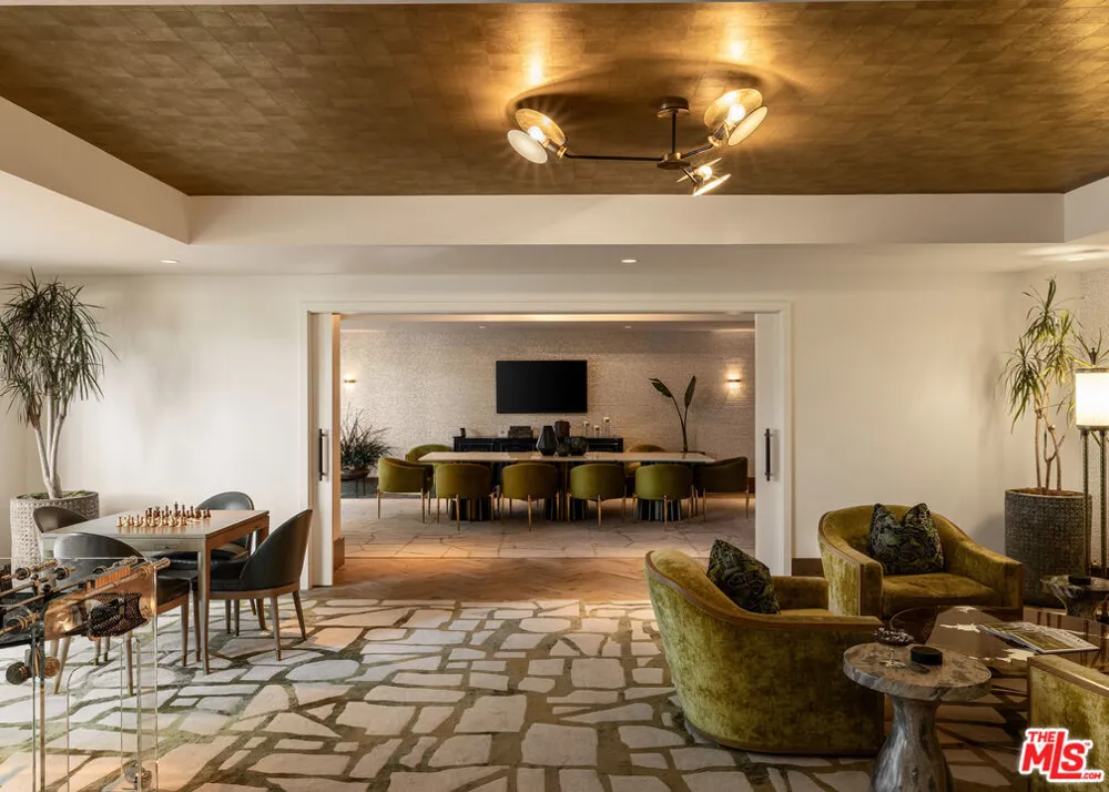 8420 W Sunset Boulevard #504 West Hollywood, CA 90069