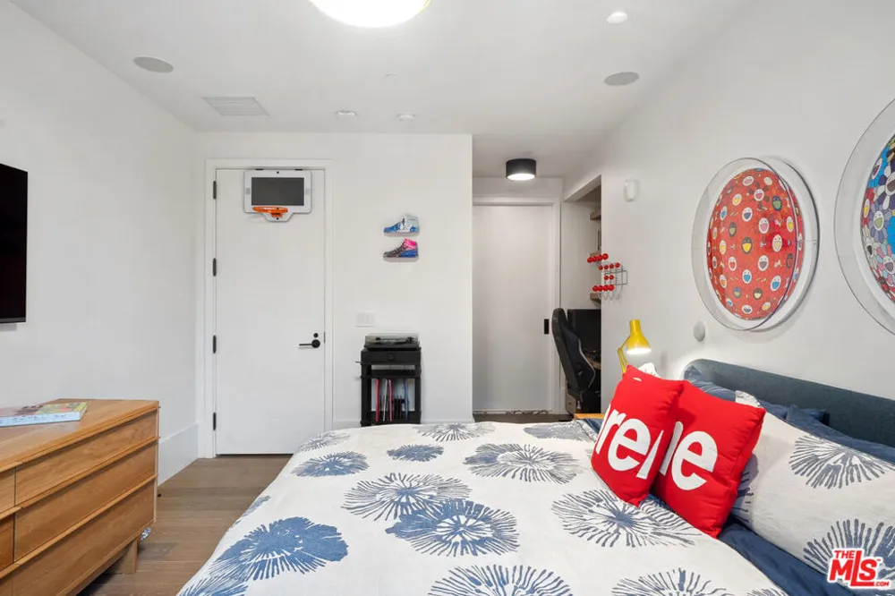 8420 W Sunset Boulevard #504 West Hollywood, CA 90069
