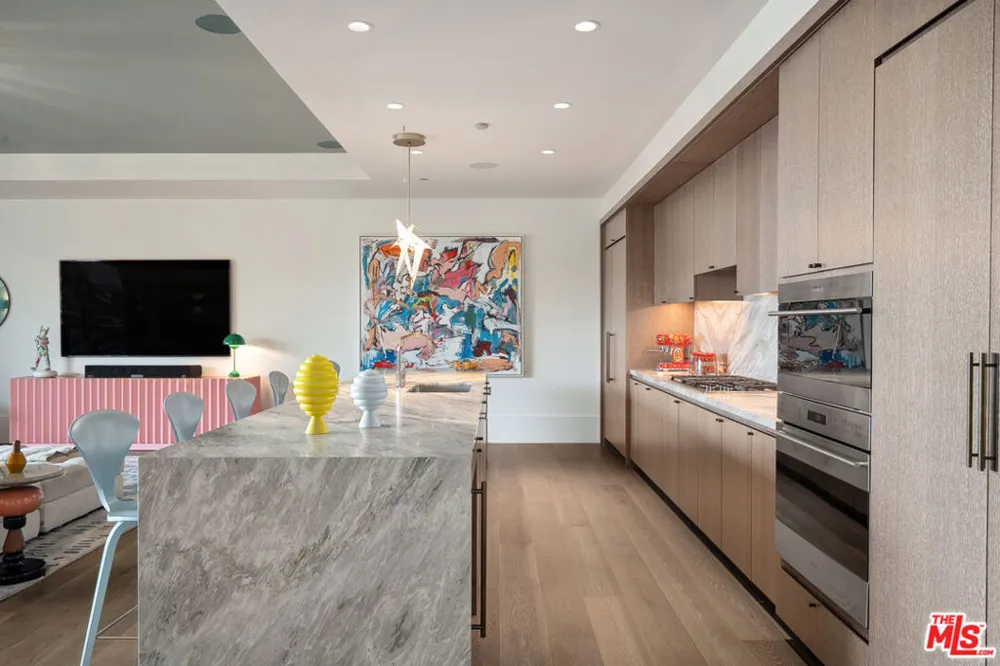 8420 W Sunset Boulevard #504 West Hollywood, CA 90069