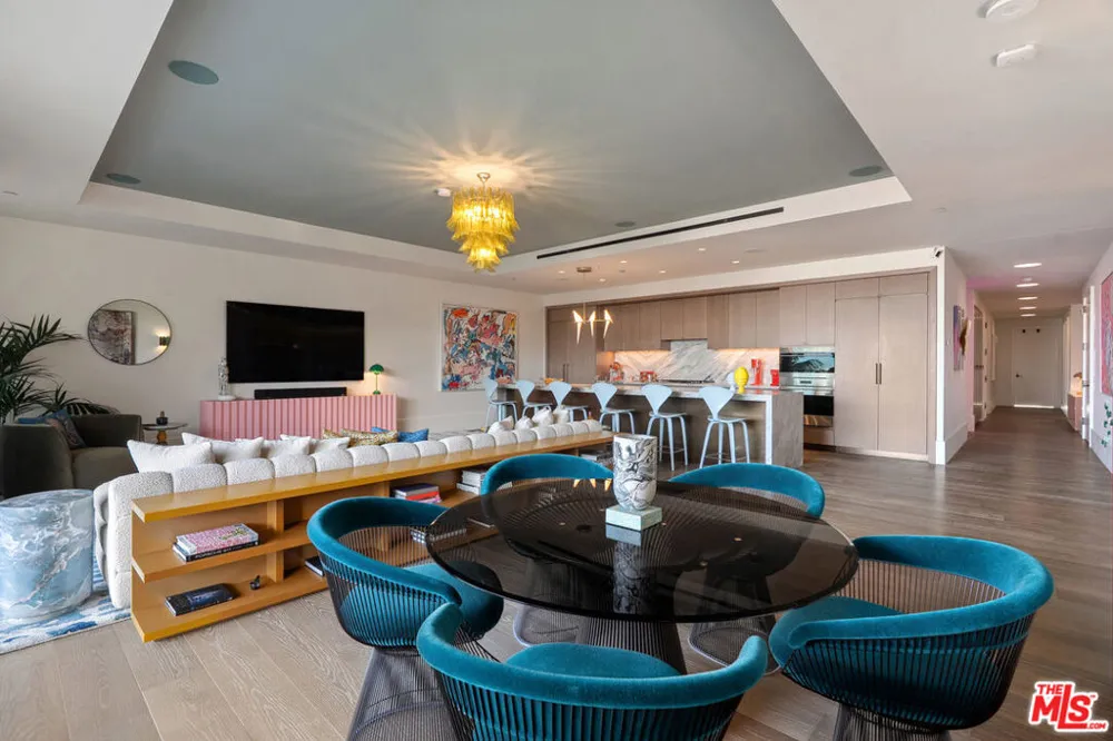 8420 W Sunset Boulevard #504 West Hollywood, CA 90069