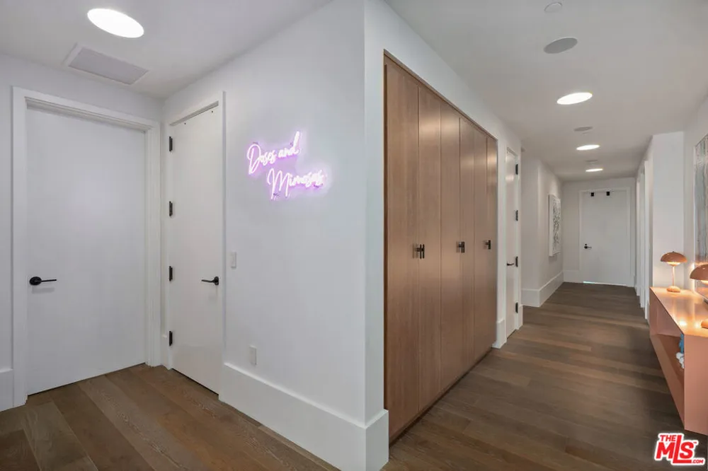 8420 W Sunset Boulevard #504 West Hollywood, CA 90069