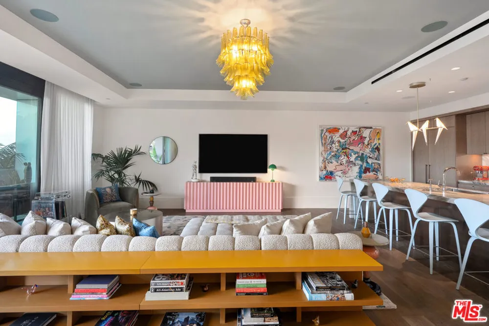 8420 W Sunset Boulevard #504 West Hollywood, CA 90069