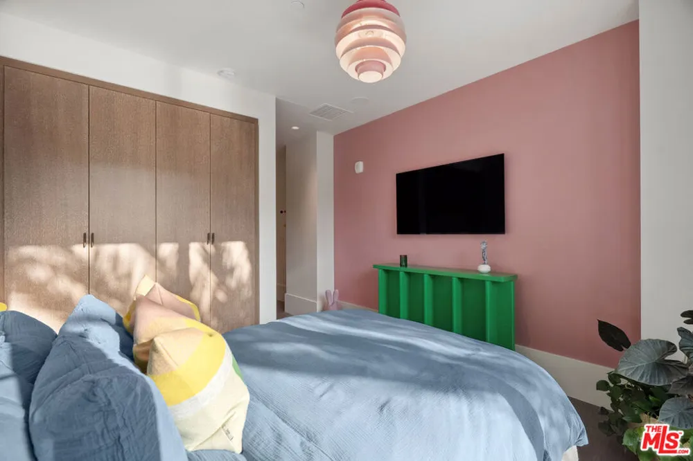 8420 W Sunset Boulevard #504 West Hollywood, CA 90069