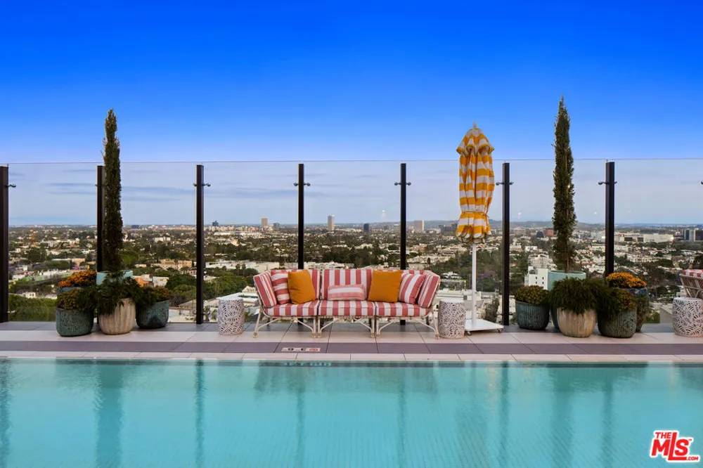 8420 W Sunset Boulevard #504 West Hollywood, CA 90069