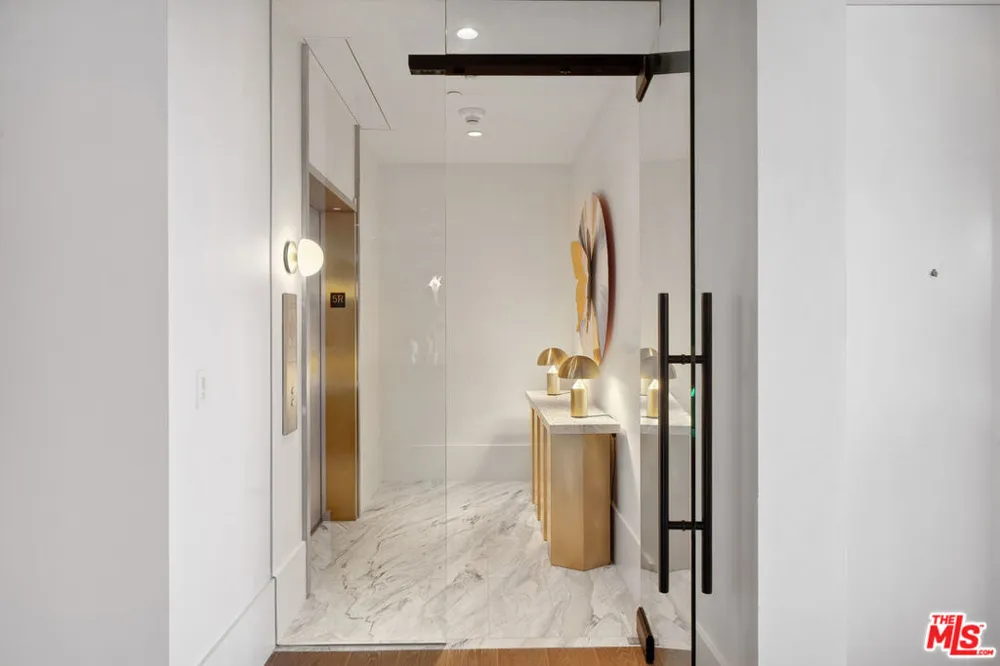 8420 W Sunset Boulevard #504 West Hollywood, CA 90069