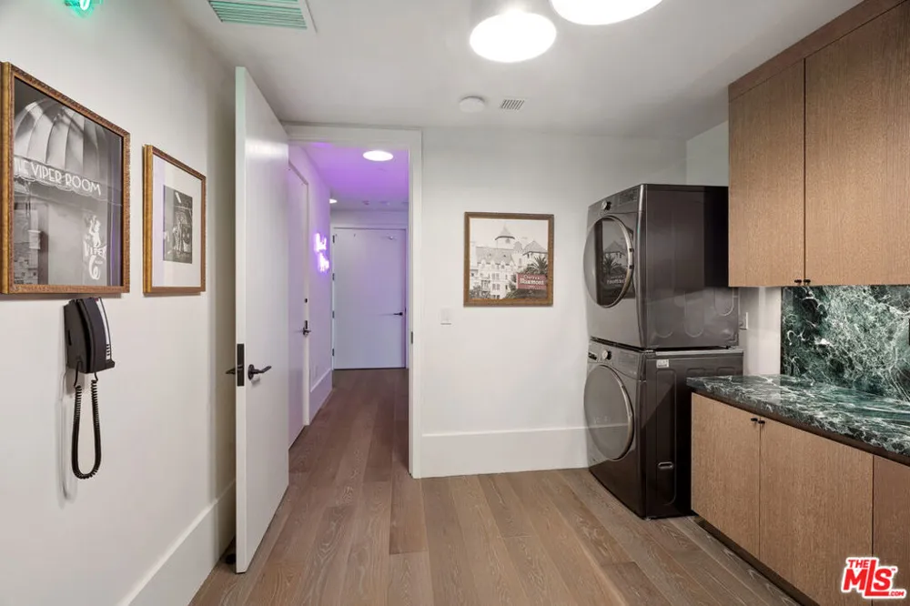 8420 W Sunset Boulevard #504 West Hollywood, CA 90069