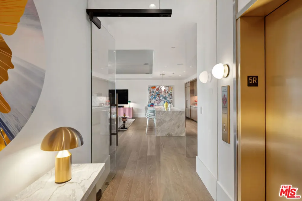 8420 W Sunset Boulevard #504 West Hollywood, CA 90069
