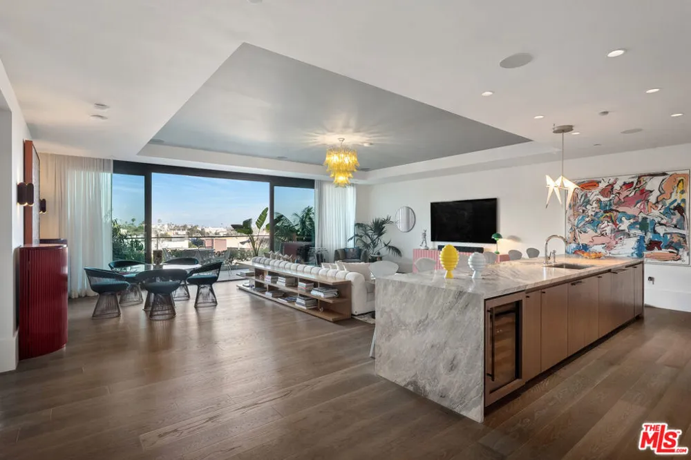 8420 W Sunset Boulevard #504 West Hollywood, CA 90069