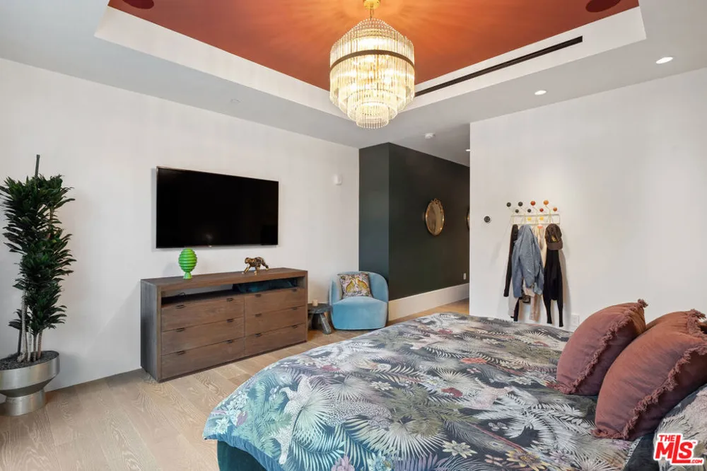 8420 W Sunset Boulevard #504 West Hollywood, CA 90069