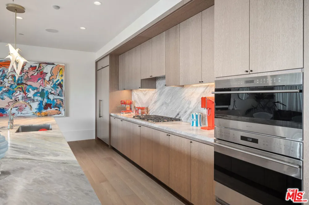 8420 W Sunset Boulevard #504 West Hollywood, CA 90069