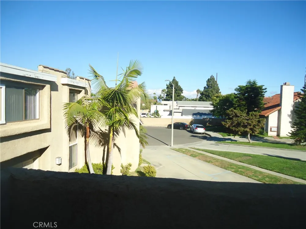 17762 Paseo #D Huntington Beach, CA 92647
