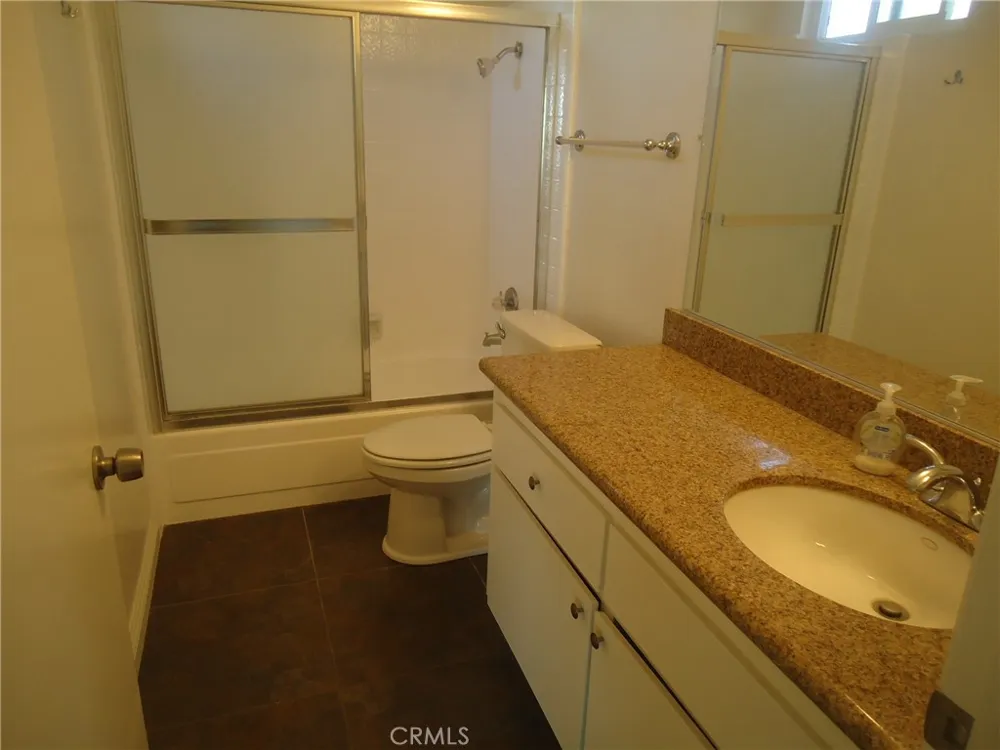 17762 Paseo #D Huntington Beach, CA 92647