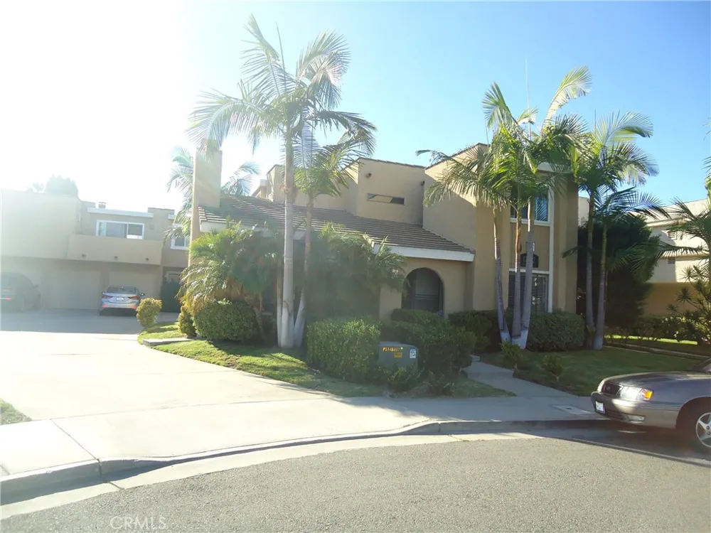 17762 Paseo #D Huntington Beach, CA 92647