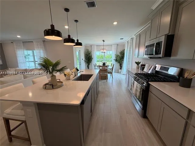 19853 Whispering Creek Rd #18853 Loxahatchee, FL 33470