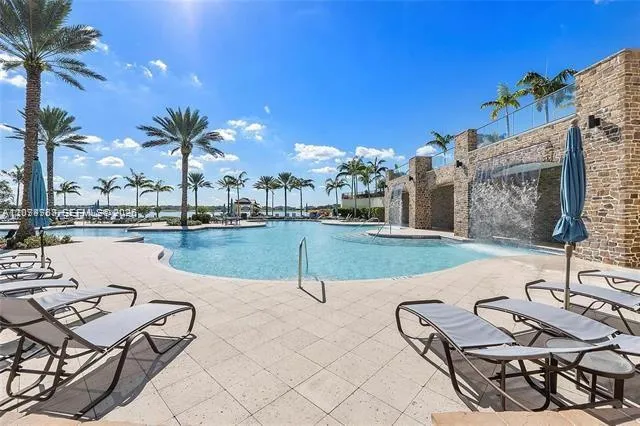 19853 Whispering Creek Rd #18853 Loxahatchee, FL 33470