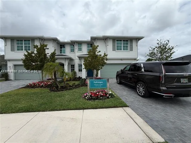 19853 Whispering Creek Rd #18853 Loxahatchee, FL 33470