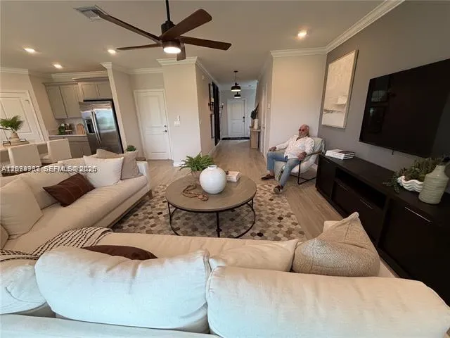 19853 Whispering Creek Rd #18853 Loxahatchee, FL 33470