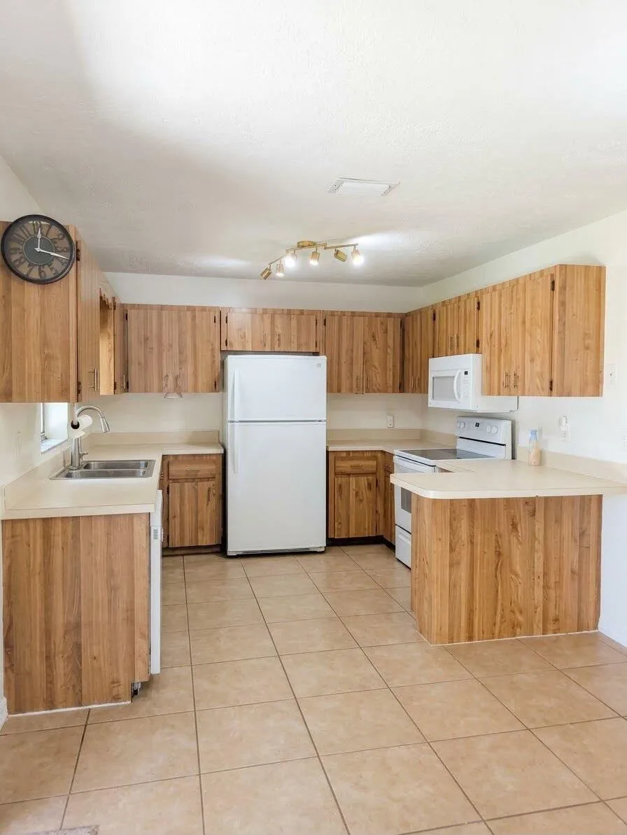 7402 LAKELAND BOULEVARD Fort Pierce, FL 34951