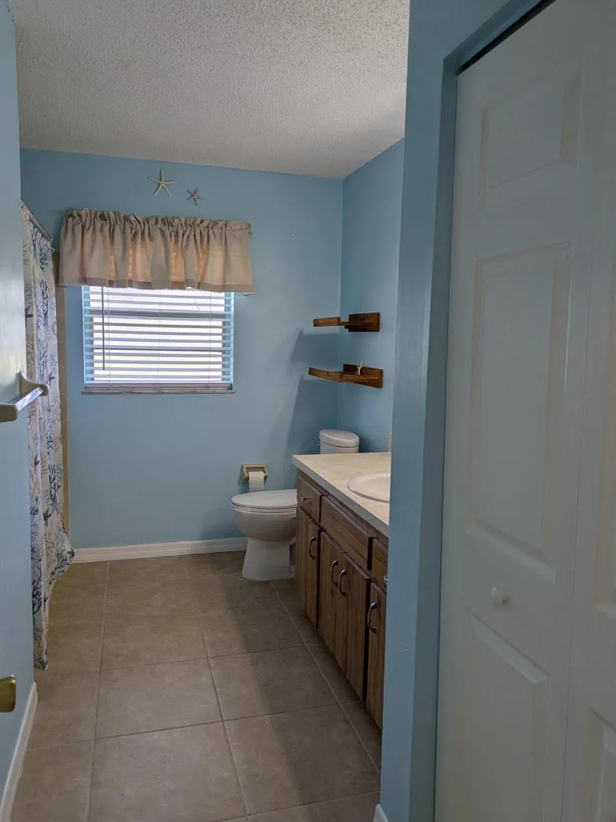 7402 LAKELAND BOULEVARD Fort Pierce, FL 34951