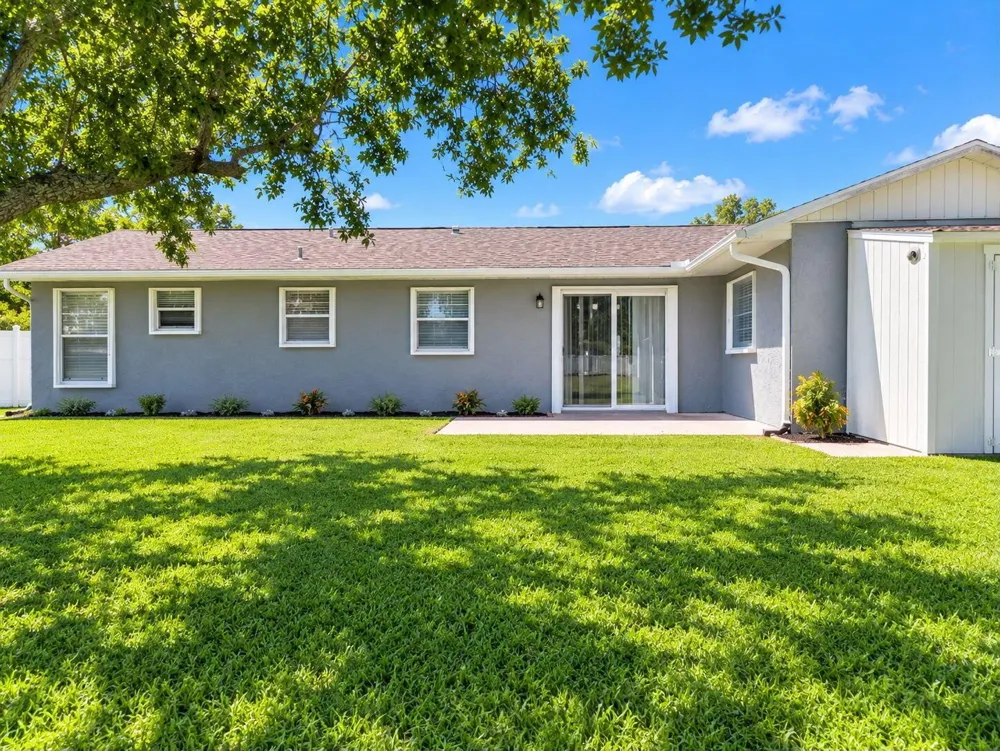 7402 LAKELAND BOULEVARD Fort Pierce, FL 34951