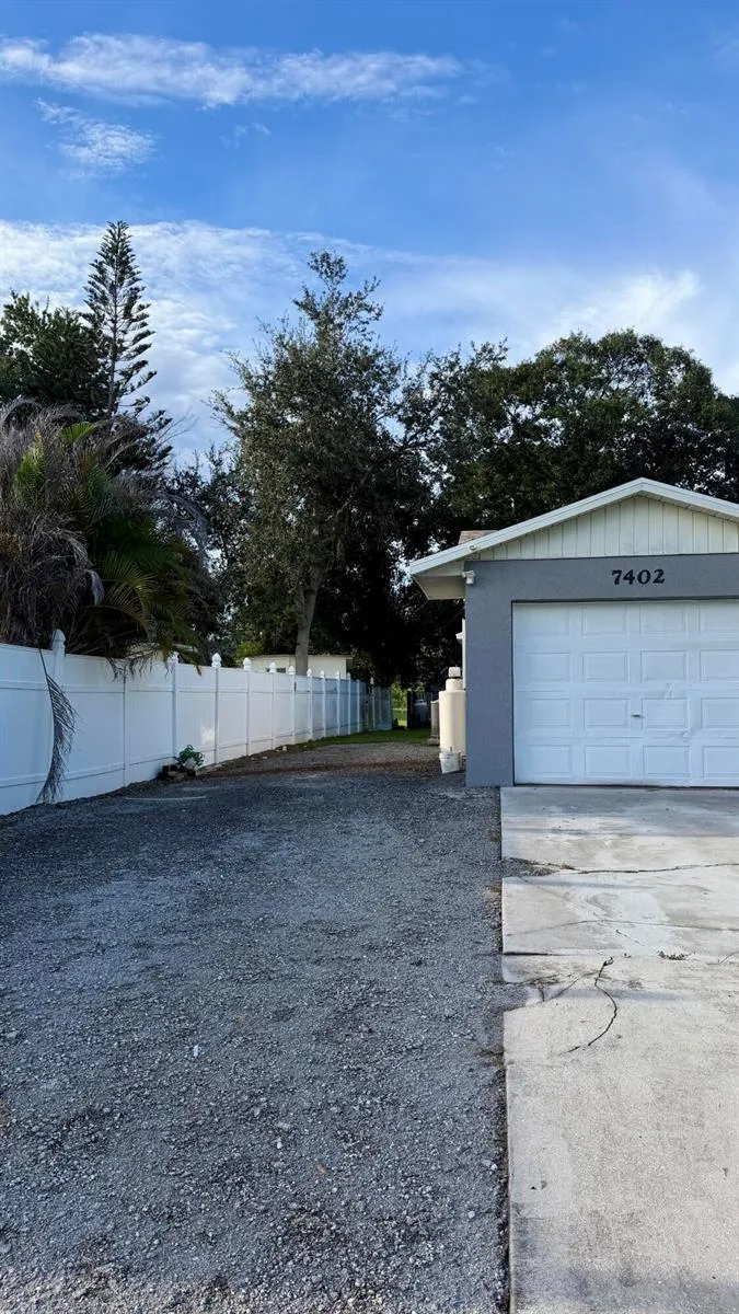 7402 LAKELAND BOULEVARD Fort Pierce, FL 34951
