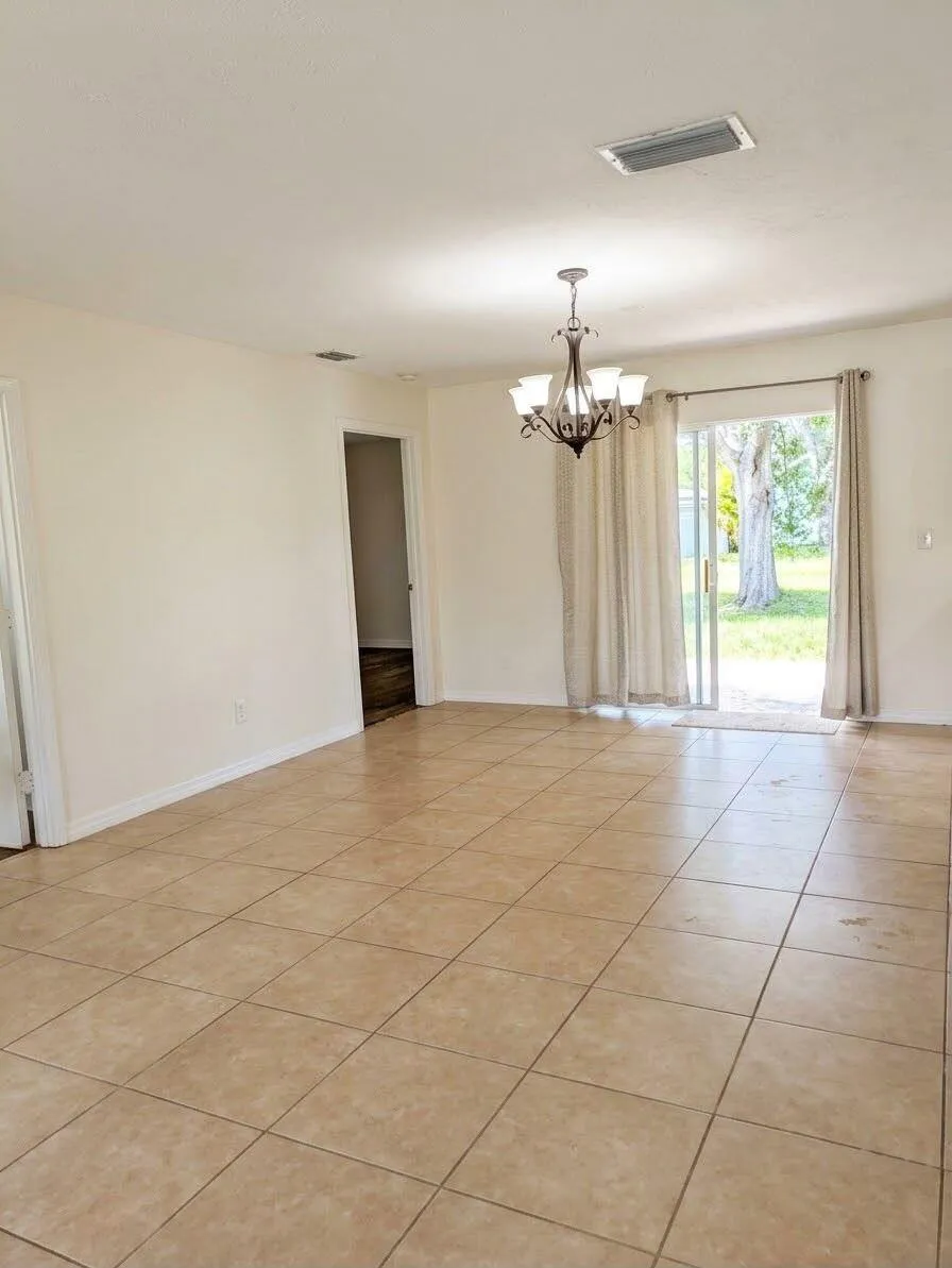 7402 LAKELAND BOULEVARD Fort Pierce, FL 34951