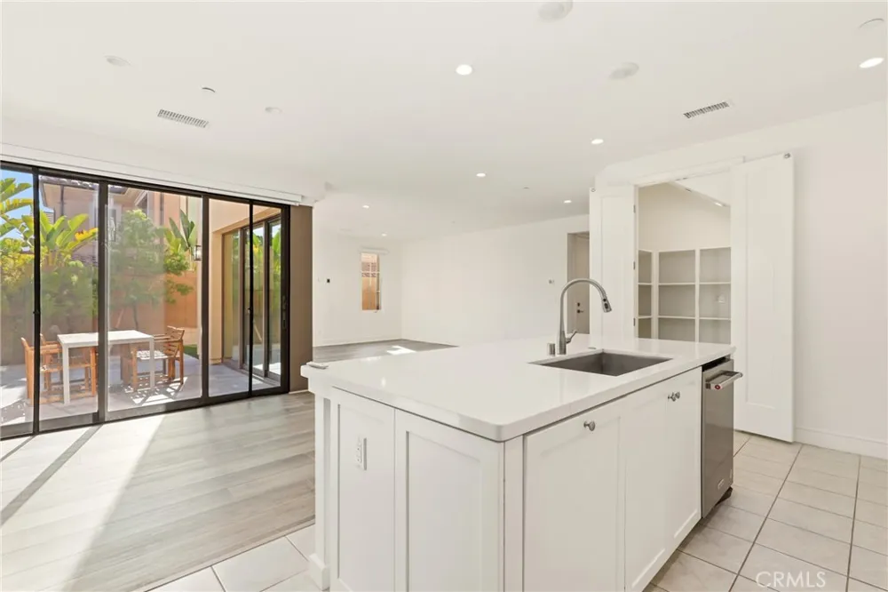 148 Villa Rdg Irvine, CA 92602
