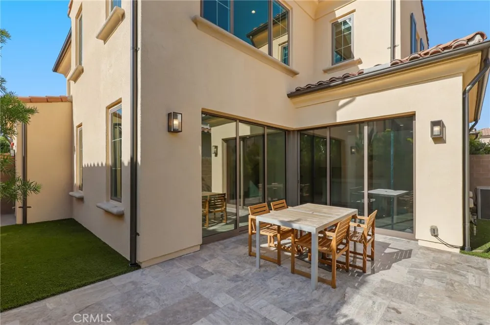 148 Villa Rdg Irvine, CA 92602
