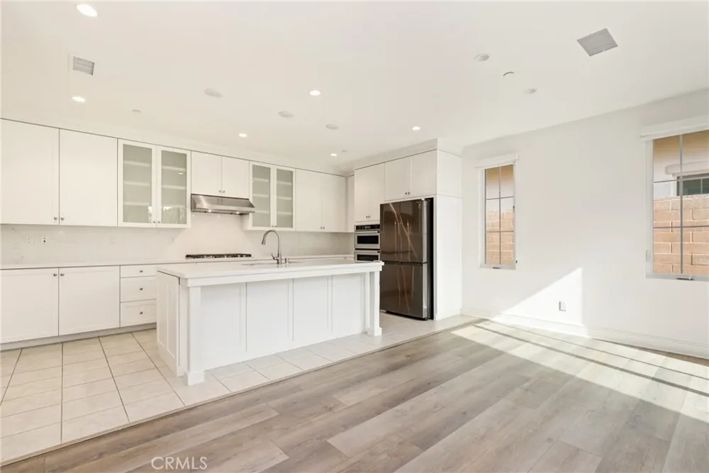 148 Villa Rdg Irvine, CA 92602