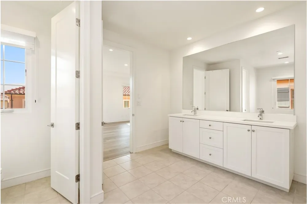 148 Villa Rdg Irvine, CA 92602
