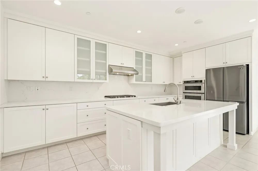 148 Villa Rdg Irvine, CA 92602