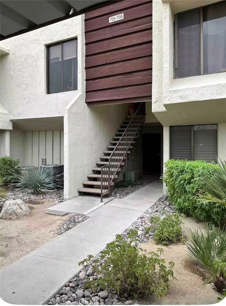 1655 E Palm Canyon #708 Palm Springs, CA 92264