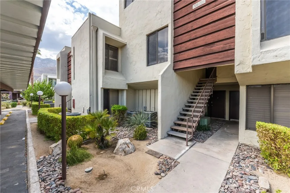 1655 E Palm Canyon #708 Palm Springs, CA 92264