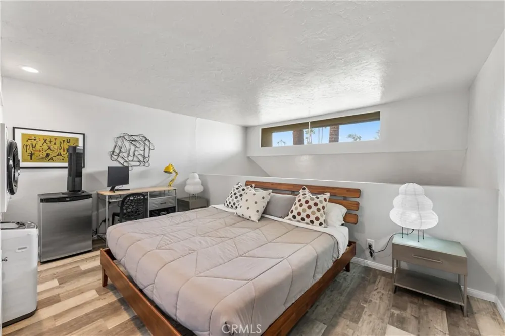1655 E Palm Canyon #708 Palm Springs, CA 92264