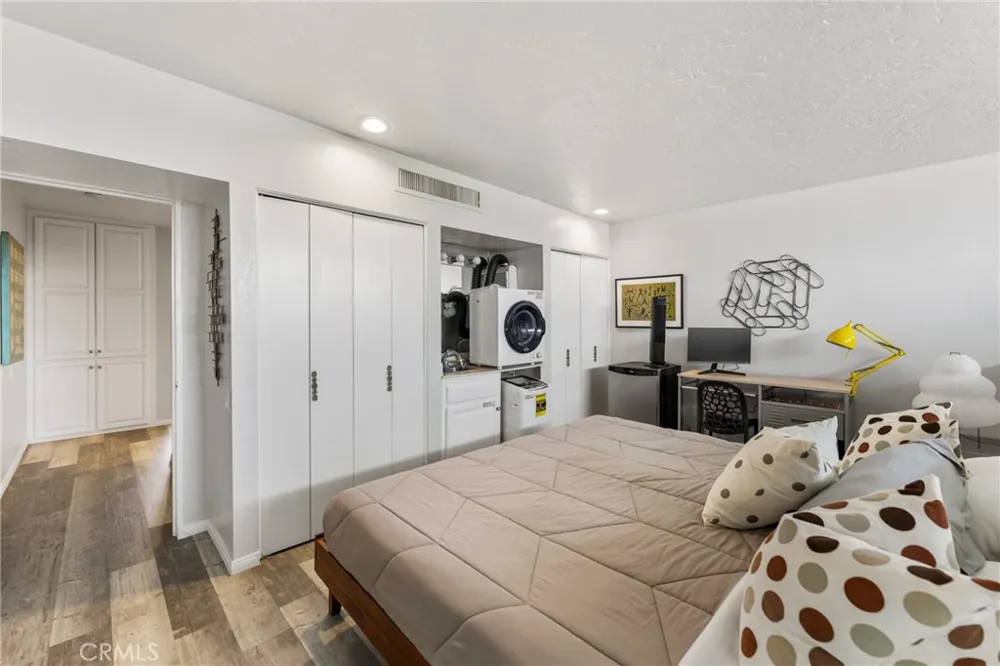 1655 E Palm Canyon #708 Palm Springs, CA 92264