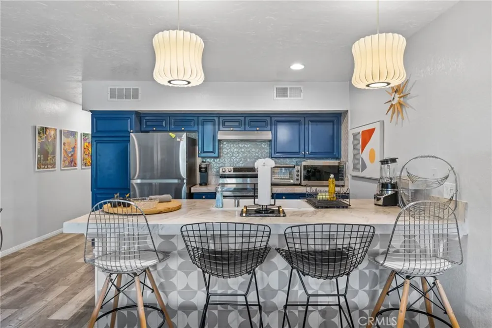1655 E Palm Canyon #708 Palm Springs, CA 92264