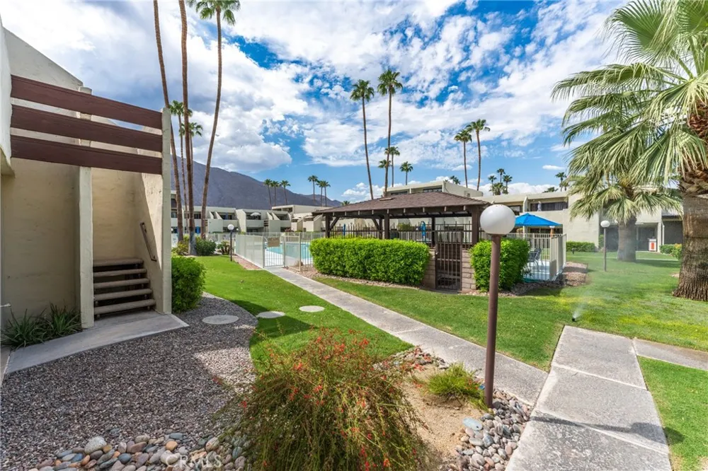 1655 E Palm Canyon #708 Palm Springs, CA 92264