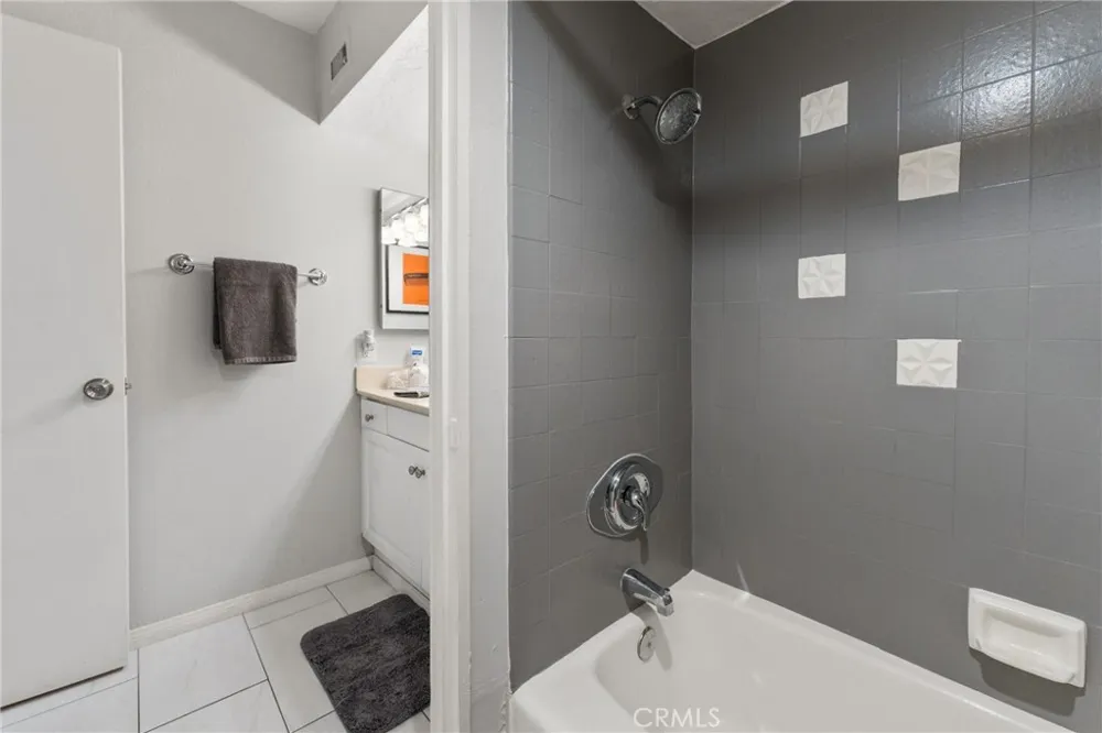 1655 E Palm Canyon #708 Palm Springs, CA 92264